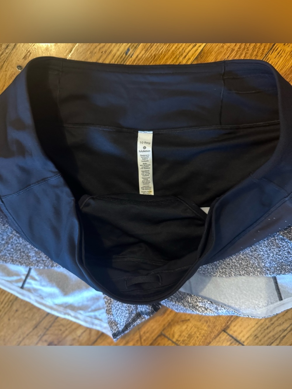 Lululemon Speed Up Shorts, Ombré Speckle, size 10 - Picture 4 of 6